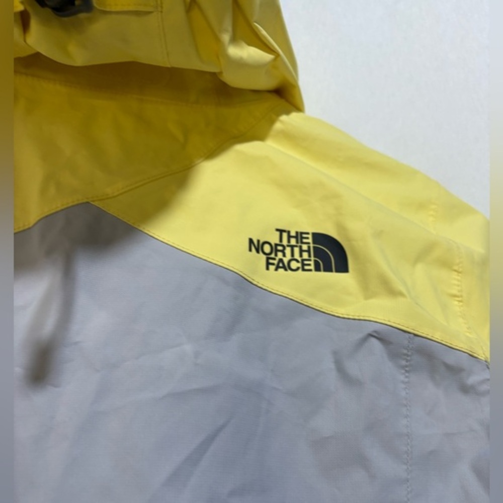 The North Face Resolve Jacket XS Yellow Gray Rain Jacket NWT - Picture 3 of 9